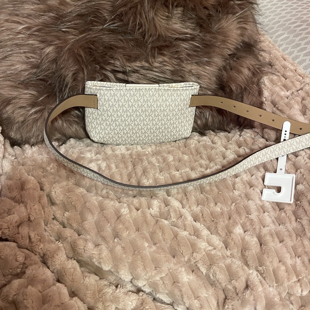 Michael Kors Cream Wristlet Clutch NWT